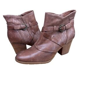 BareTraps Ankle Boots Faux Leather Launa Zip Entry Buckle Design Auburn Size 7.5